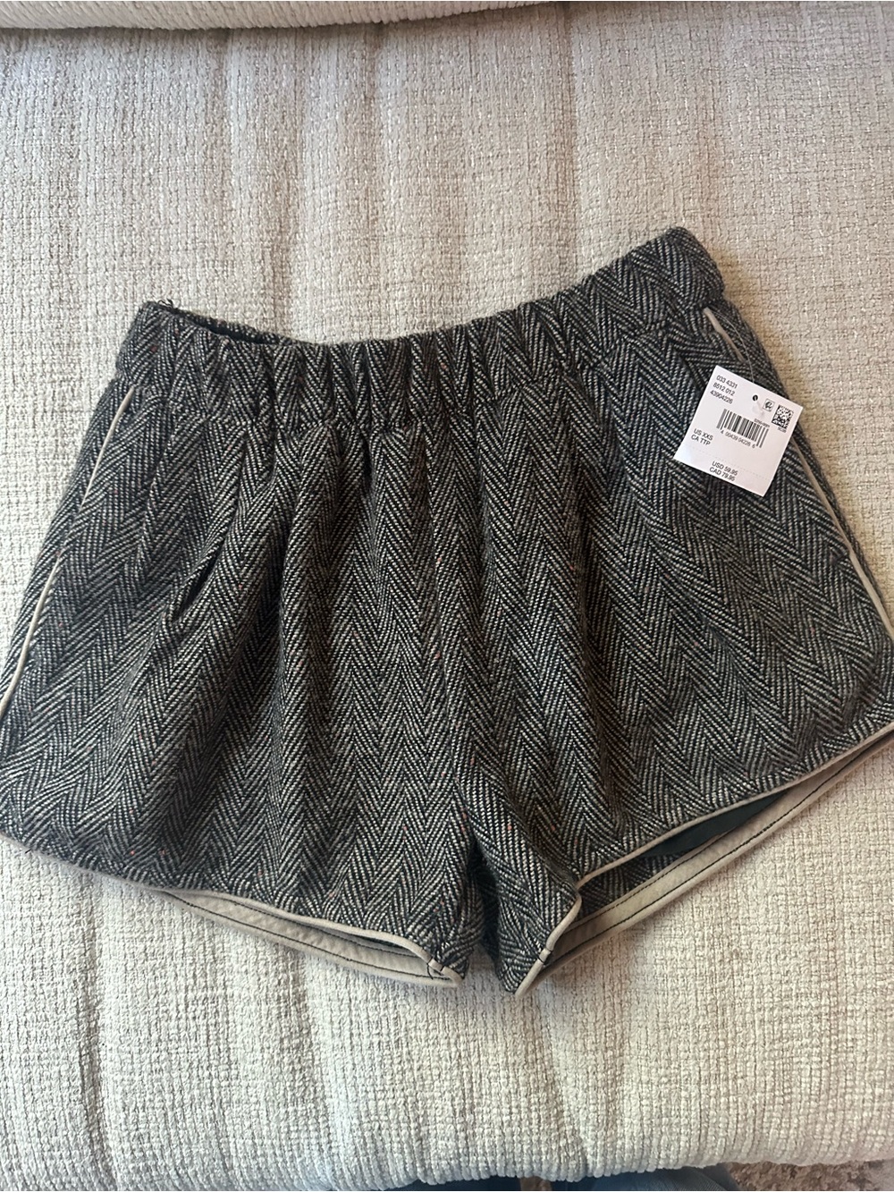 American Eagle Outfitters Shorts with Cream Trim Size XXS NWT
